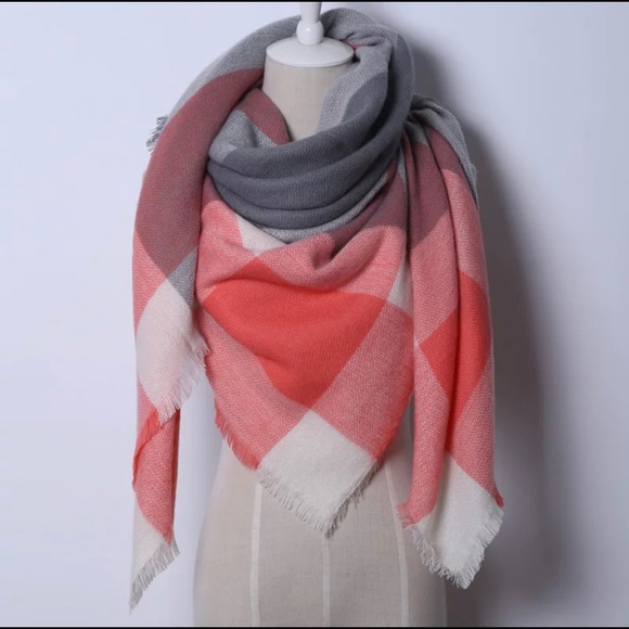 Triangular Blanket Scarf - Picture 2 of 7